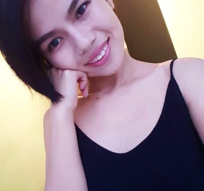 1LalisaLinOn naked stripping on cam for live sex video chat