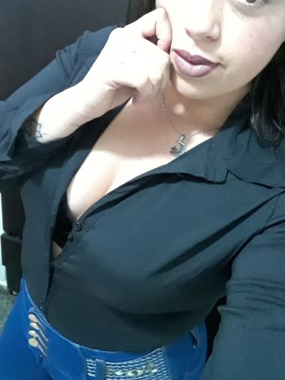 adelelatinlove naked stripping on cam for live sex video chat
