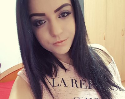 adelline naked stripping on cam for live sex video chat
