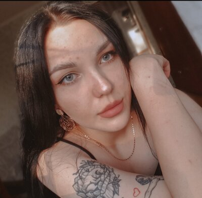AdrianaCandy naked stripping on cam for live sex video chat