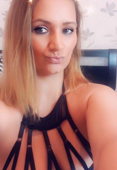 Agnes_love naked stripping on cam for live sex video chat