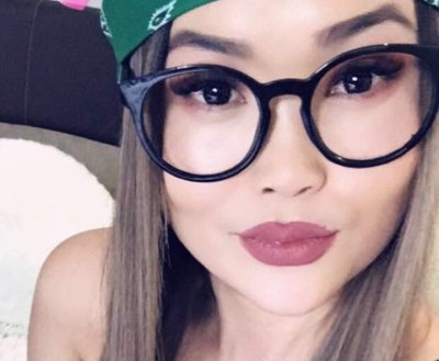 AkinaLou naked stripping on cam for live sex video chat