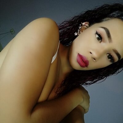 AlexaReyes_ naked stripping on cam for live sex video chat