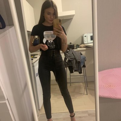 AlexisGraysX naked stripping on cam for live sex video chat