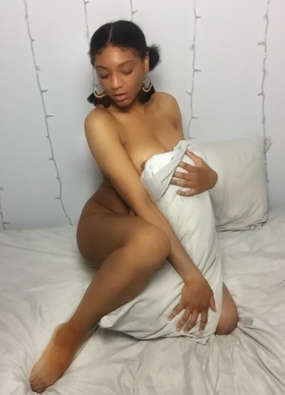 AlexxxisMurray naked stripping on cam for live sex video chat