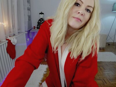 Alice_4_You naked stripping on cam for live sex video chat