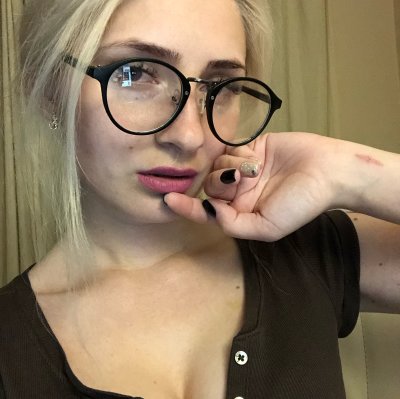 Alice_Blonde naked stripping on cam for live sex video chat