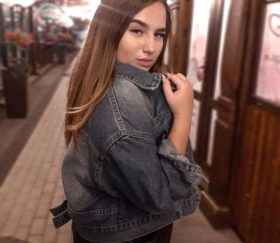 AliceKey naked stripping on cam for live sex video chat