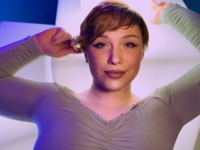AliceWood naked stripping on cam for live sex video chat