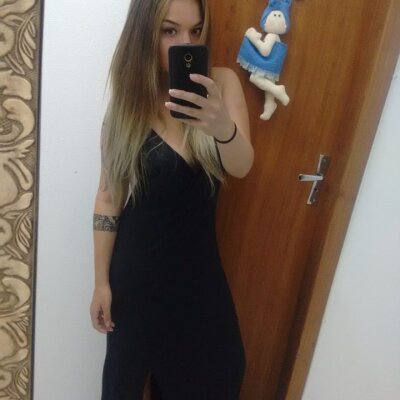 AliciaCociello naked stripping on cam for live sex video chat
