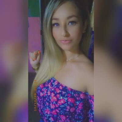 aliciadigiacomo naked stripping on cam for live sex video chat