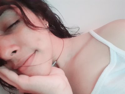 Alie_stalle naked stripping on cam for live sex video chat