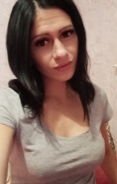 AlinbaOhAh naked stripping on cam for live sex video chat