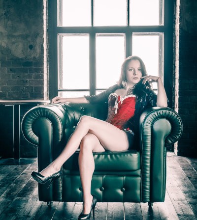 AlisaKiss naked stripping on cam for live sex video chat