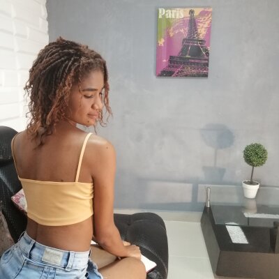 AlishaSanders naked stripping on cam for live sex video chat