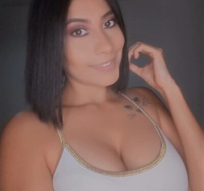 alissonbee naked stripping on cam for live sex video chat