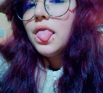 Allisonbrickn naked stripping on cam for live sex video chat