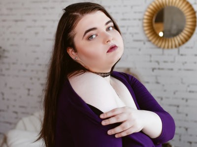 AmandaDaze naked stripping on cam for live sex video chat