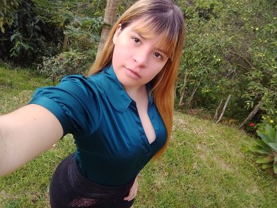 ambar_ellis naked stripping on cam for live sex video chat