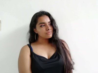 Amber_Sommers naked stripping on cam for live sex video chat