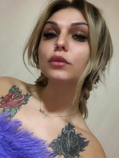 AmberBeauty naked stripping on cam for live sex video chat