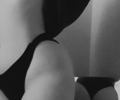 AmberXxGarden naked stripping on cam for live sex video chat