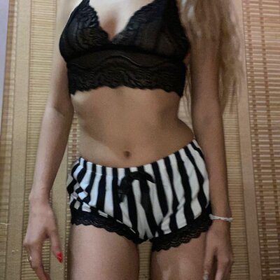 AmeliaSeeen naked stripping on cam for live sex video chat