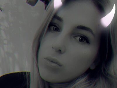 AmeliaSeen naked stripping on cam for live sex video chat