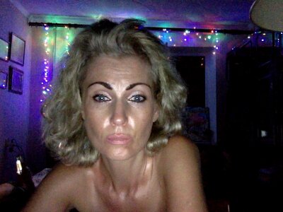 Amy_Dreams naked stripping on cam for live sex video chat