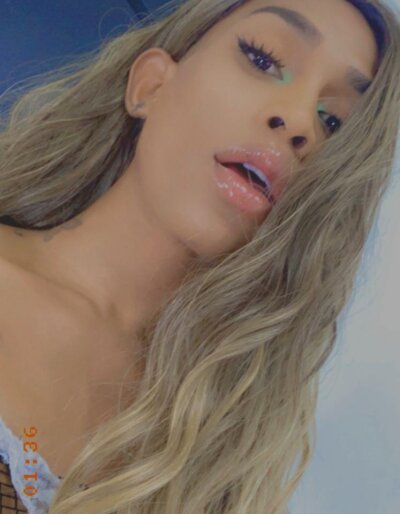 AmyBigcock naked stripping on cam for live sex video chat