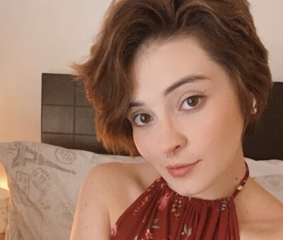 anah_w naked stripping on cam for live sex video chat