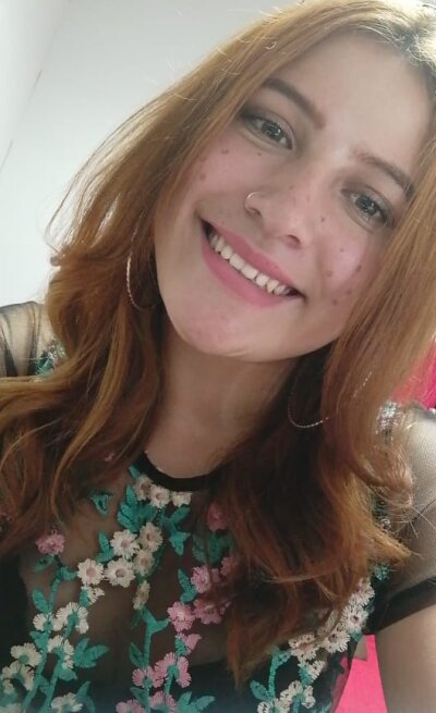 anayapretty naked stripping on cam for live sex video chat