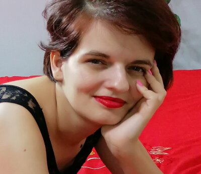 AneBelle naked stripping on cam for live sex video chat