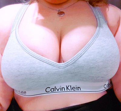 angeldevil193 naked stripping on cam for live sex video chat