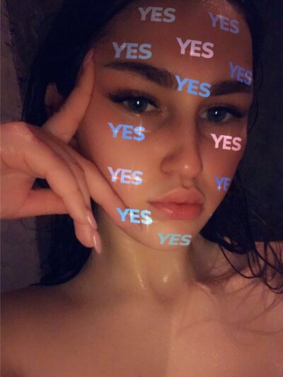 Anna_Oneloveyou naked stripping on cam for live sex video chat