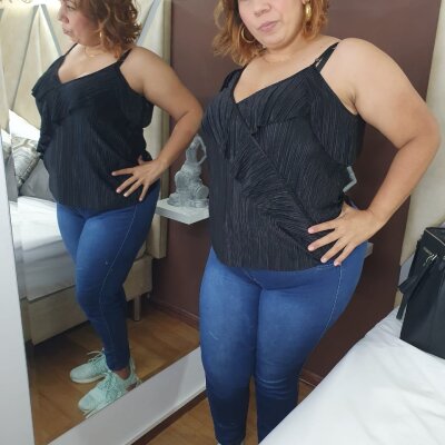 annamilfxx naked stripping on cam for live sex video chat