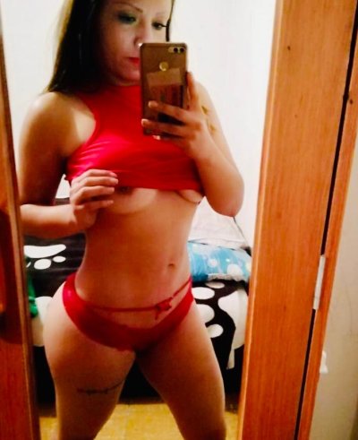 AnneTaylor naked stripping on cam for live sex video chat