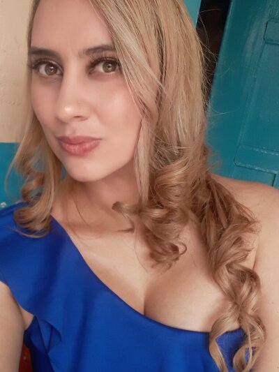 anyelina1 naked stripping on cam for live sex video chat