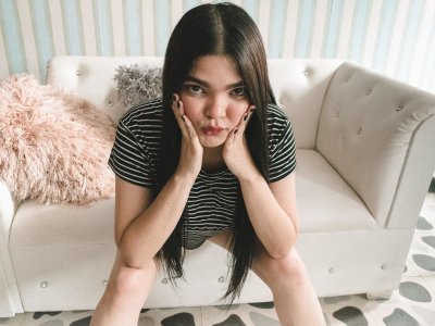 Aria_Lodge naked stripping on cam for live sex video chat