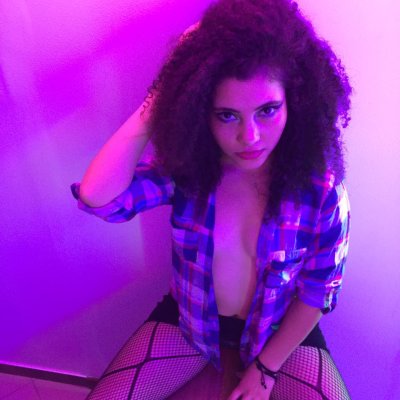 ariadna_suarez naked stripping on cam for live sex video chat