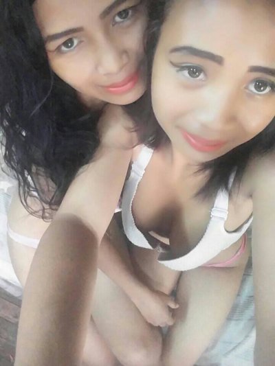 Ariahsquirty naked stripping on cam for live sex video chat