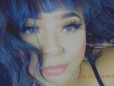 ariia_beneth naked stripping on cam for live sex video chat