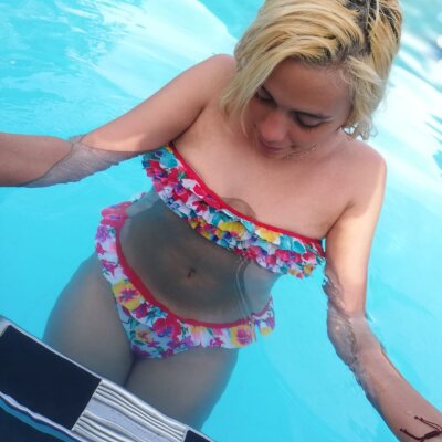 ashely_jhonson naked stripping on cam for live sex video chat