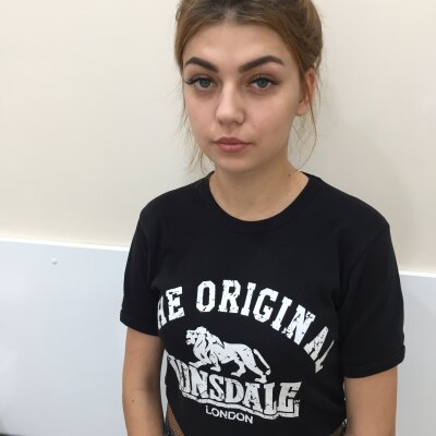 AshleeEat naked stripping on cam for live sex video chat