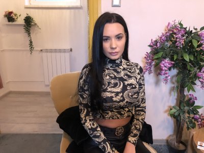 AshleyRoyalle naked stripping on cam for live sex video chat