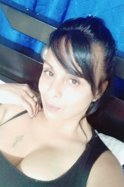 AshleySquirt naked stripping on cam for live sex video chat