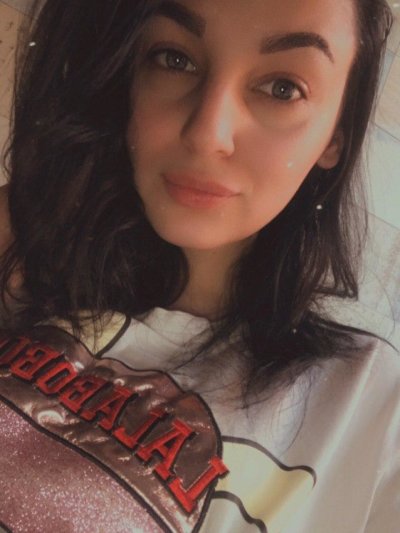 AshliJey naked stripping on cam for live sex video chat