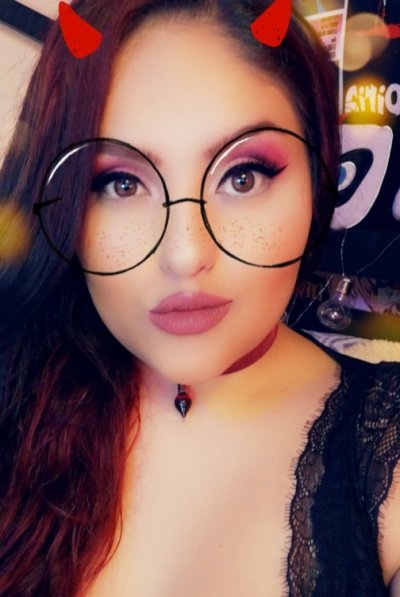 ashwill04 naked stripping on cam for live sex video chat