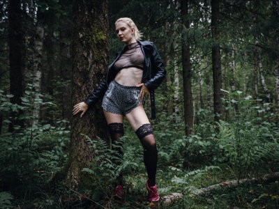 Assa_Johansson naked stripping on cam for live sex video chat