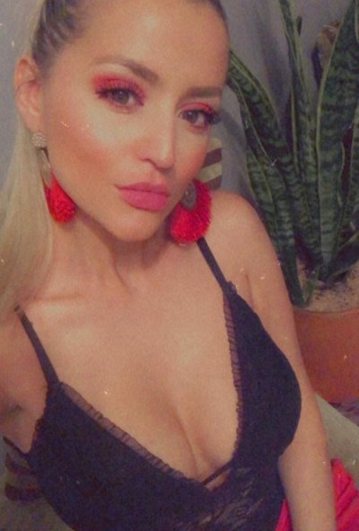 barbie_princess naked stripping on cam for live sex video chat